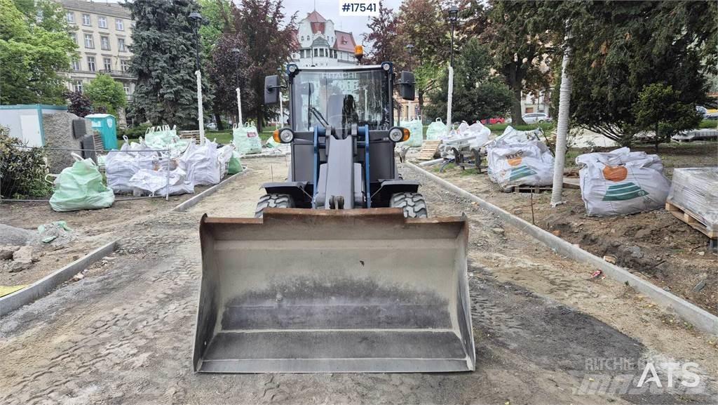 Hitachi ZW 75 Kolesni nakladalci