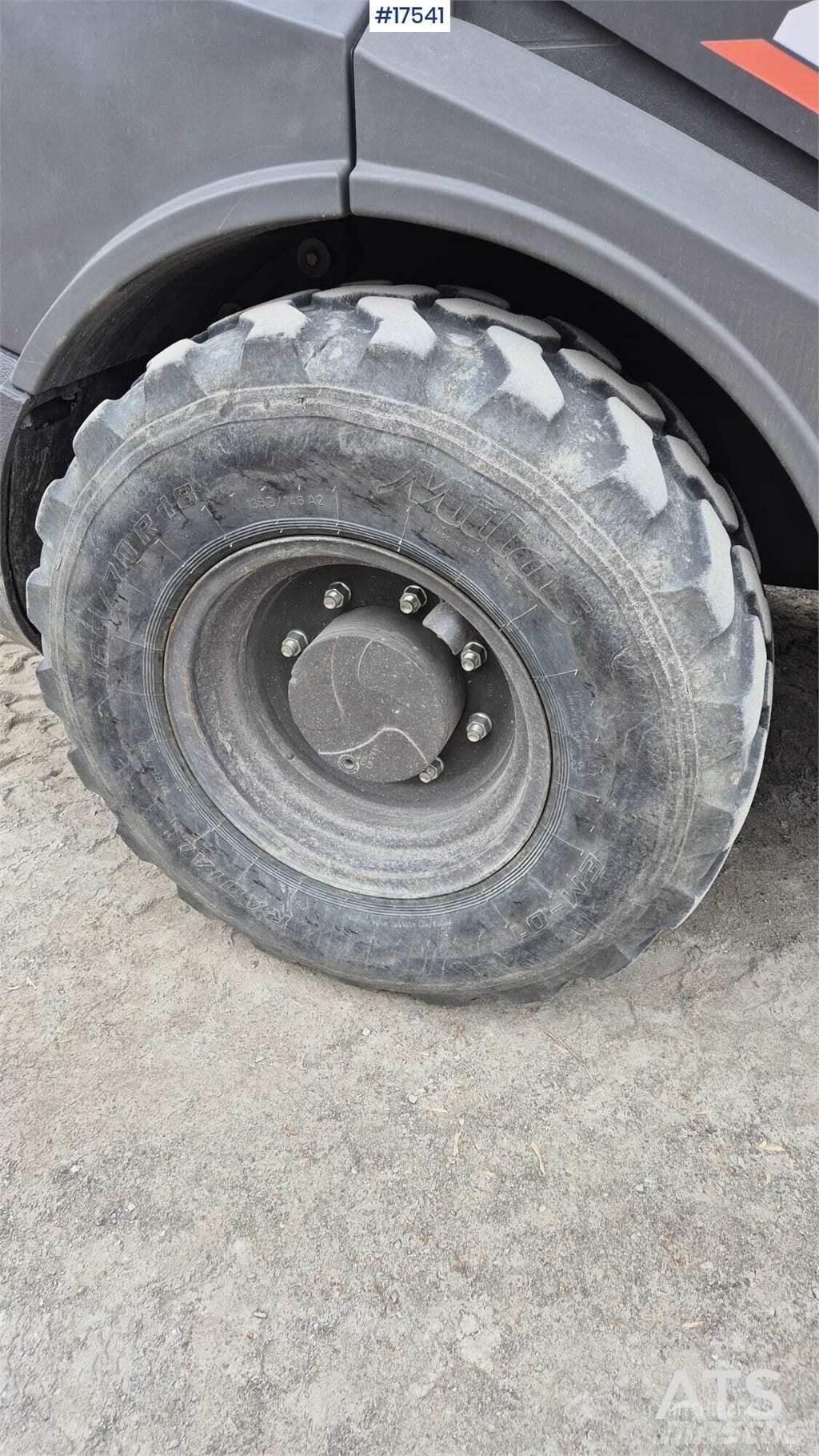 Hitachi ZW 75 Kolesni nakladalci