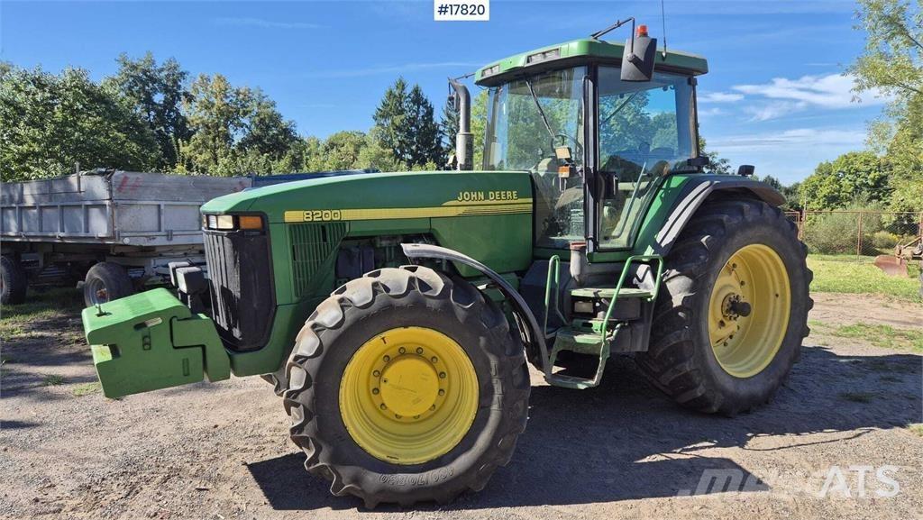 John Deere 8200 Traktorji
