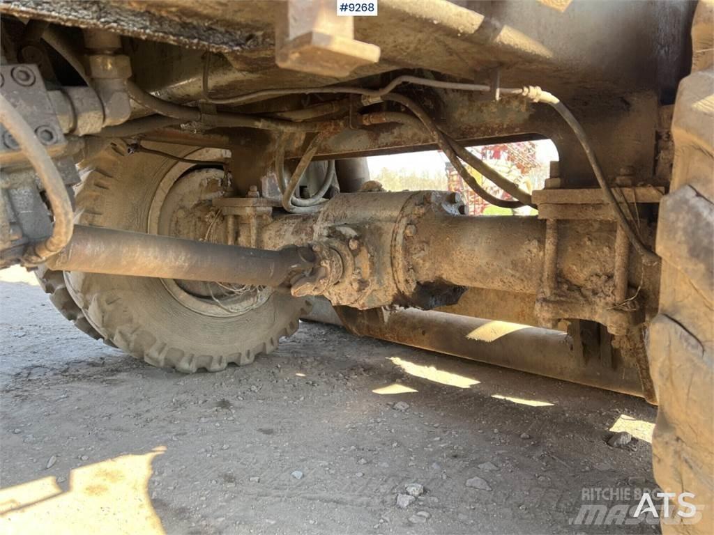 Atlas 1302E Bagri na kolesih