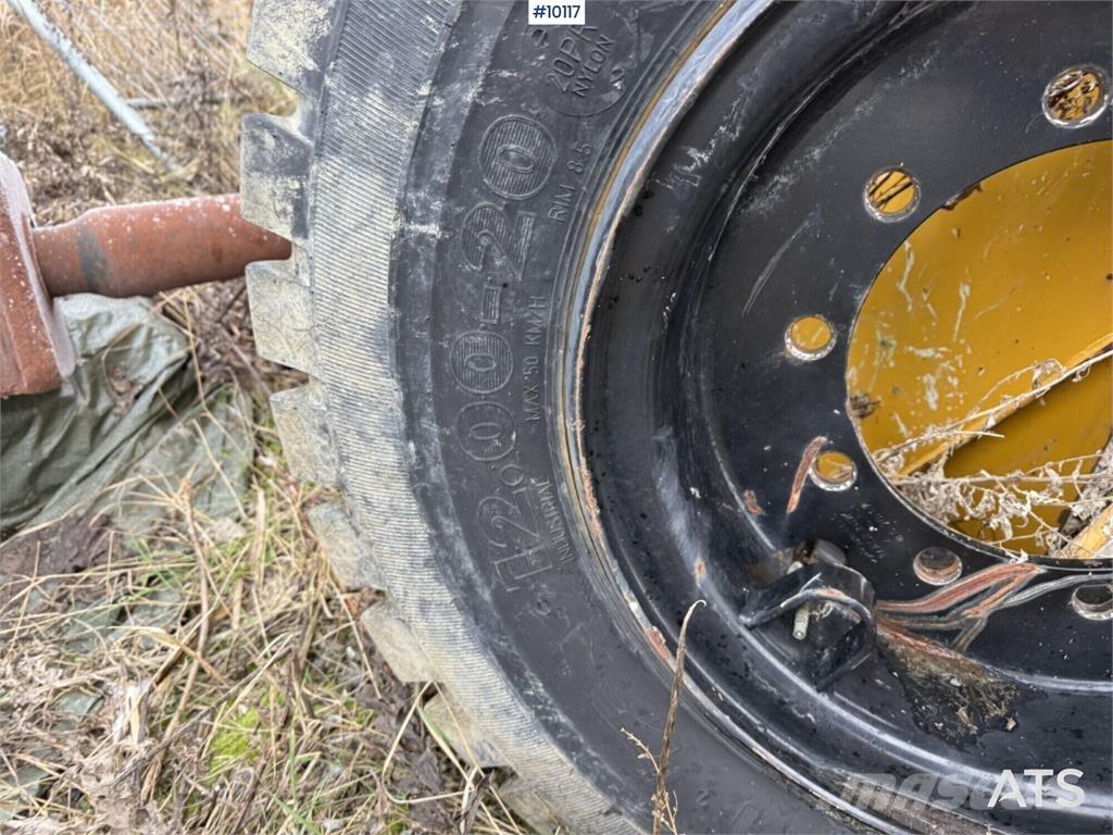  Däck med fälg Olika Drugi deli