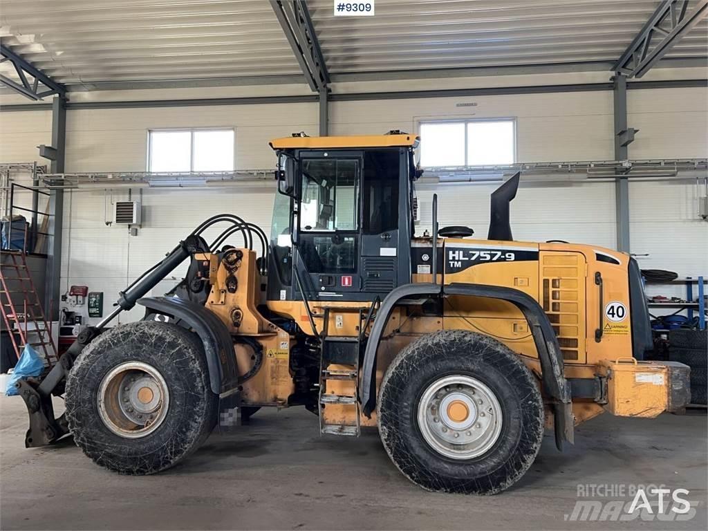 Hyundai HL757TM-9 Kolesni Buldožerji