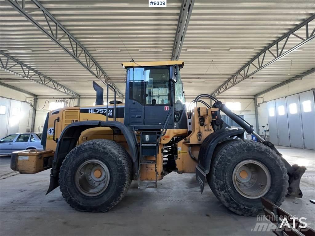 Hyundai HL757TM-9 Kolesni Buldožerji