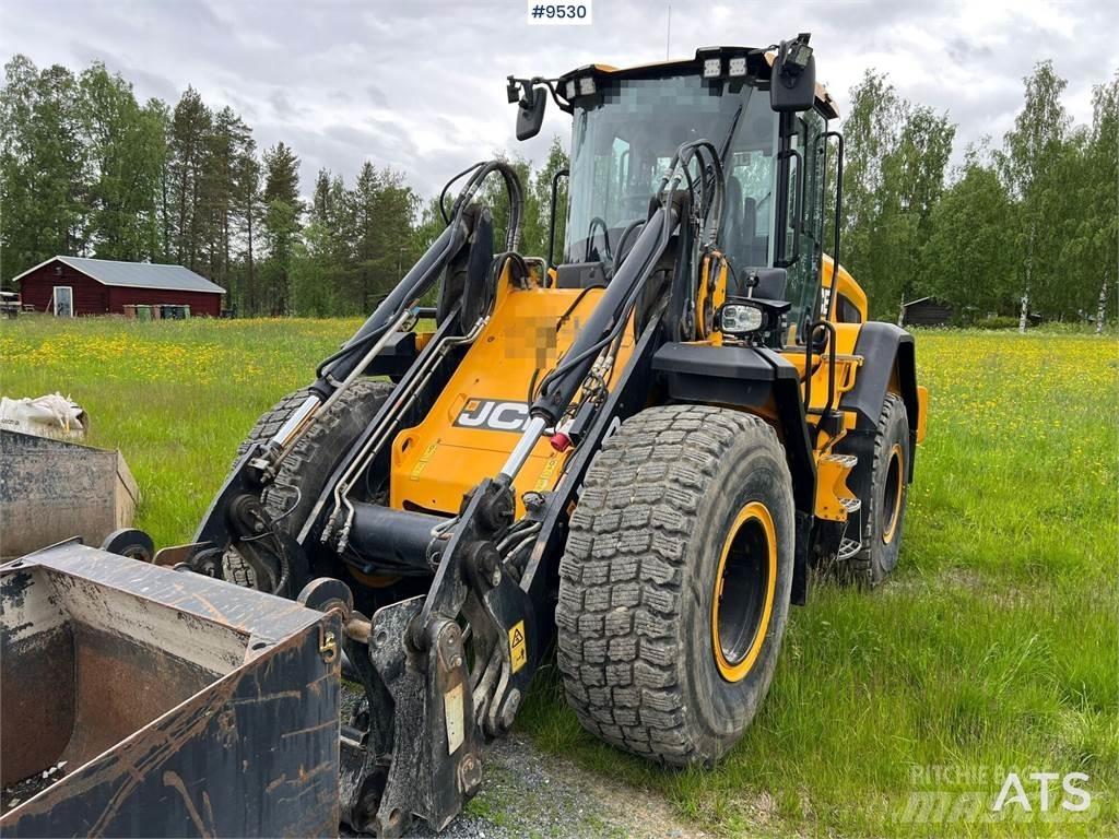 JCB 427 HT Kolesni nakladalci