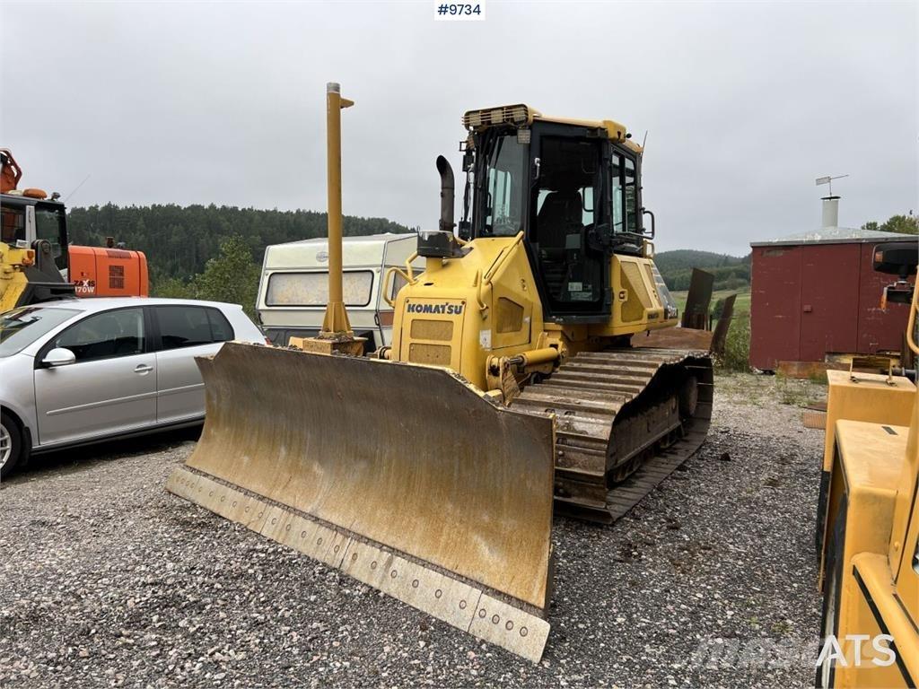 Komatsu D51PX-22 Buldožerji goseničarji