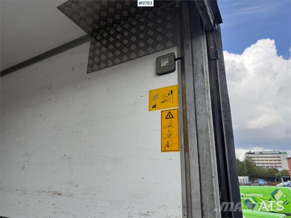 Scania P280B4X2NB Tovornjaki zabojniki