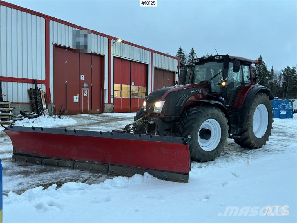 Valtra T213 Traktorji