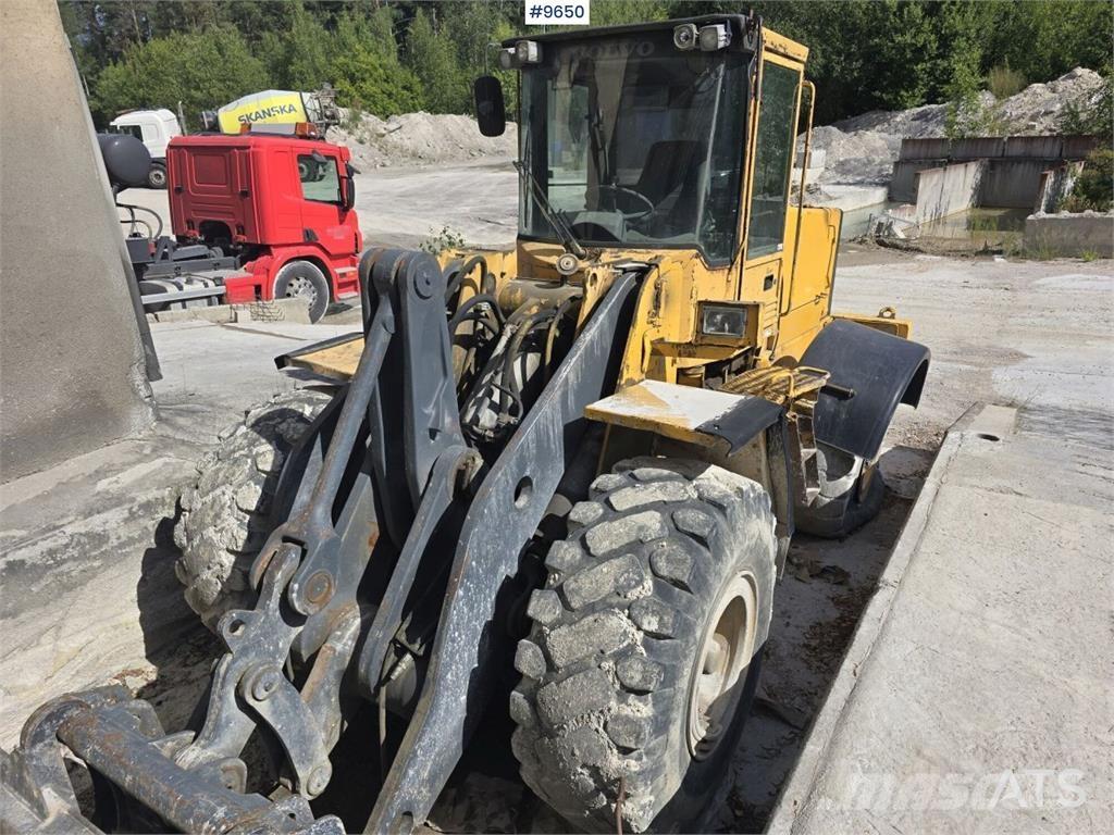Volvo L120 Kolesni Buldožerji