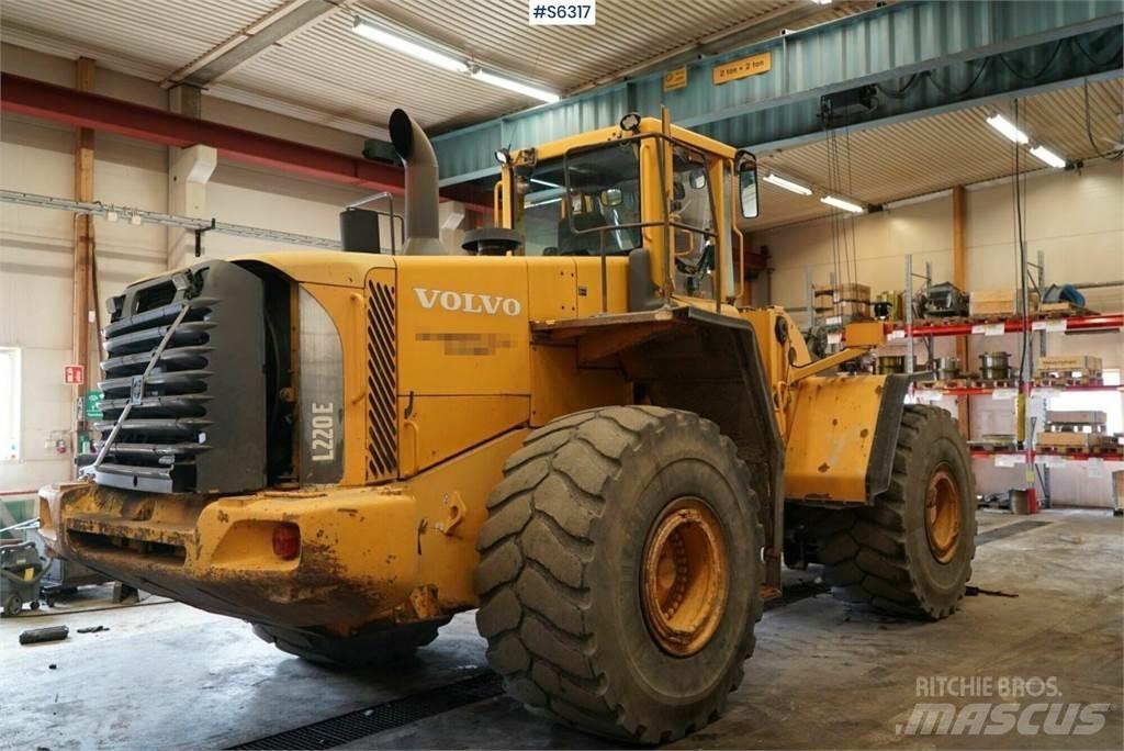Volvo L220E Kolesni nakladalci