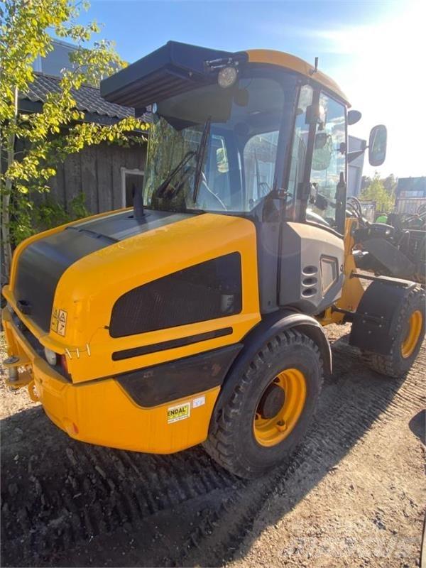 JCB 407 Kolesni nakladalci