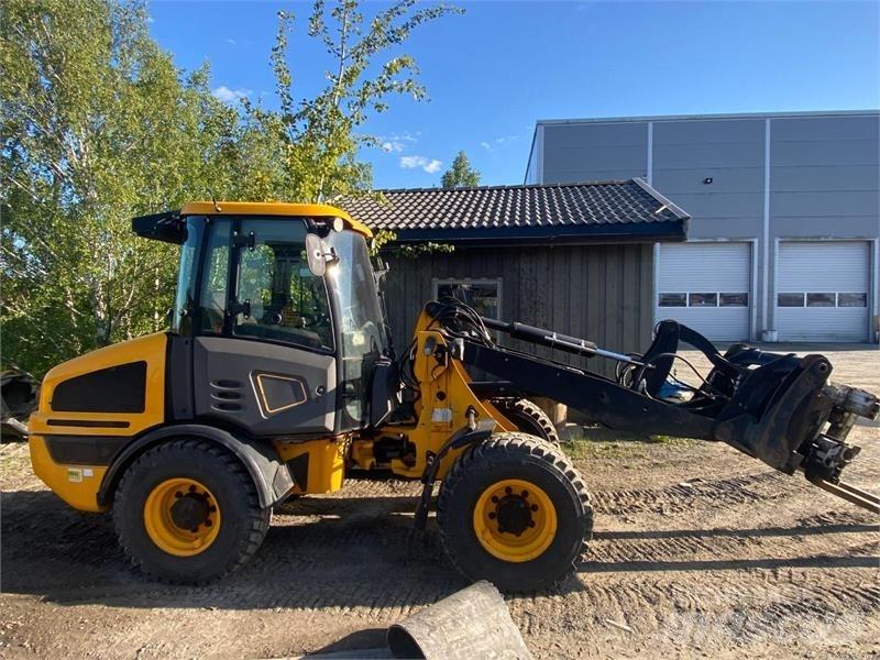 JCB 407 Kolesni nakladalci