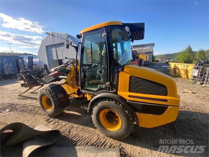JCB 407 Kolesni nakladalci