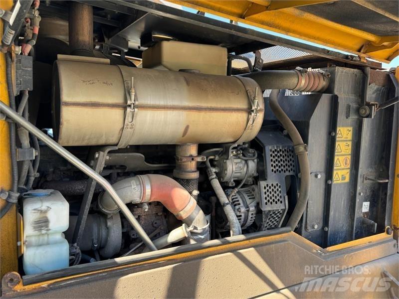 JCB 416k Kolesni nakladalci