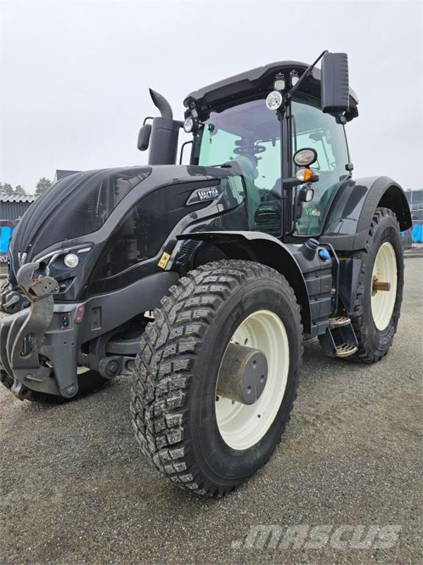 Valtra S374 Traktorji