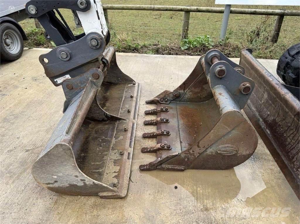 Bobcat E55 Bagri goseničarji