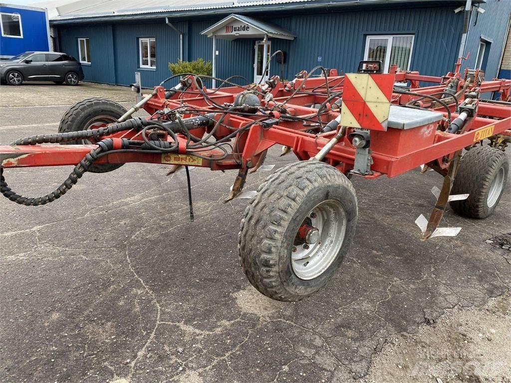 Brix Titan 11/ 300 Travniške brane