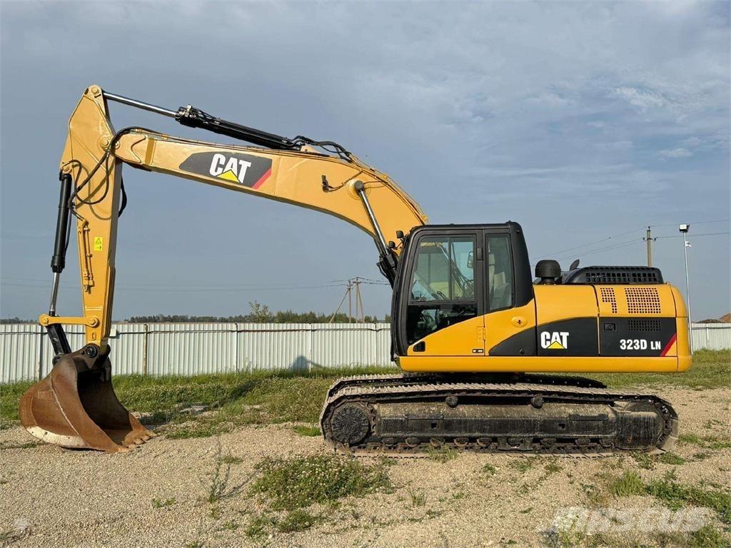 CAT 323 D Bagri goseničarji