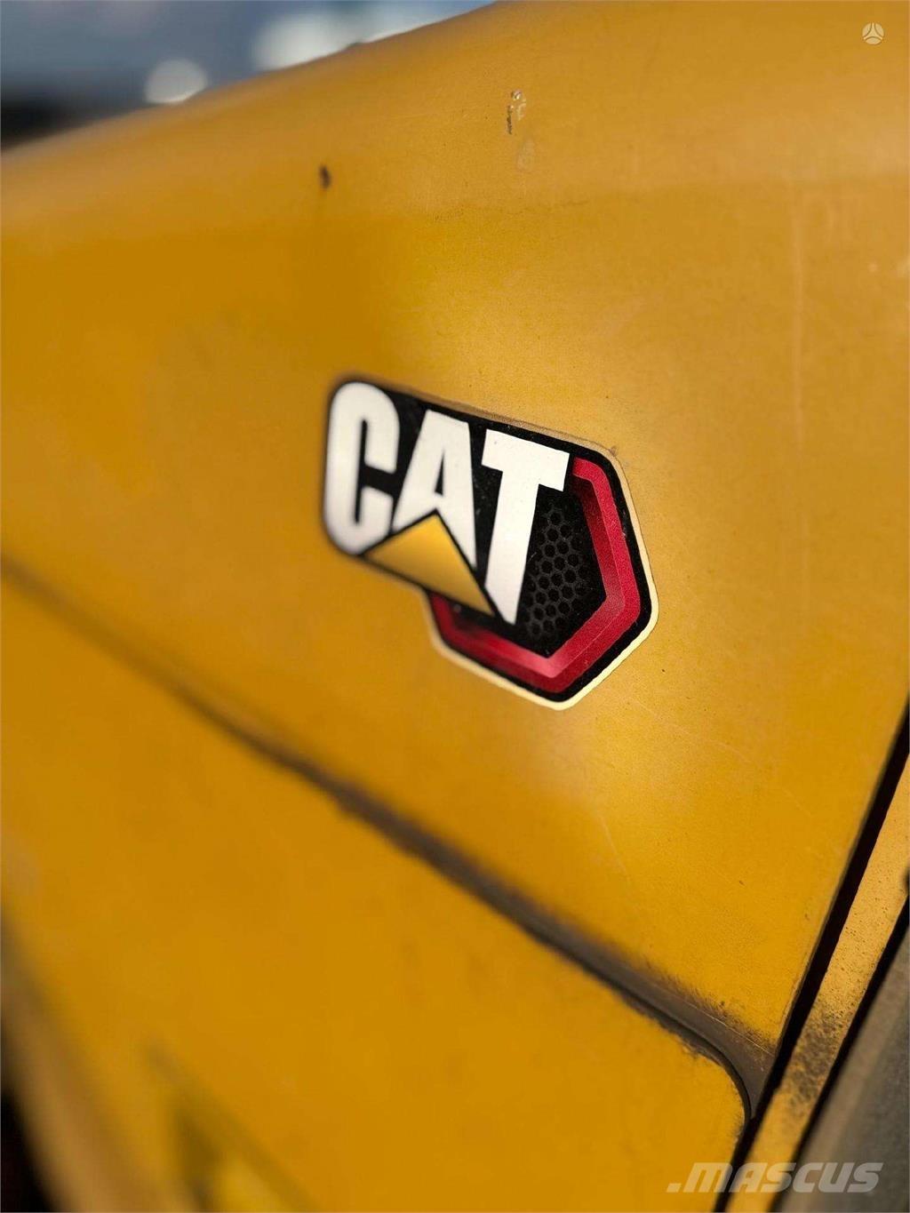 CAT D5 K Buldožerji goseničarji