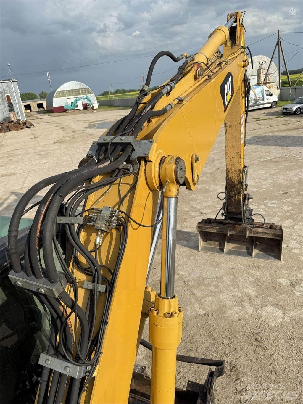 CAT M315C Bagri na kolesih