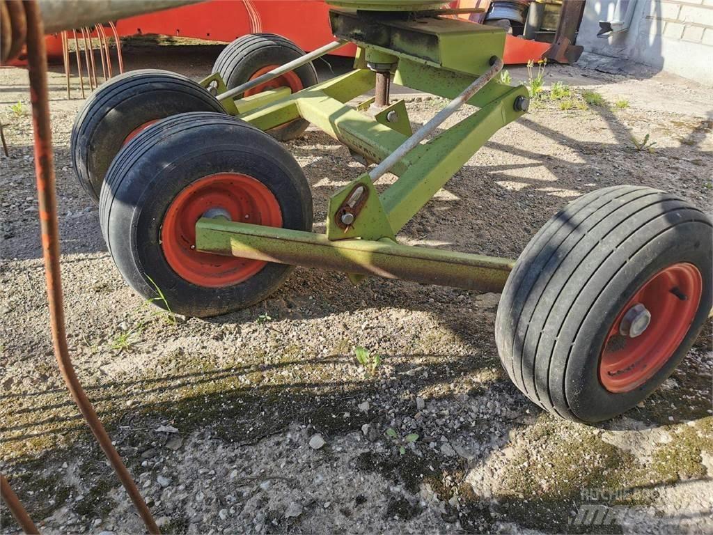 CLAAS Liner 430s Obračalniki in zgrabljalniki