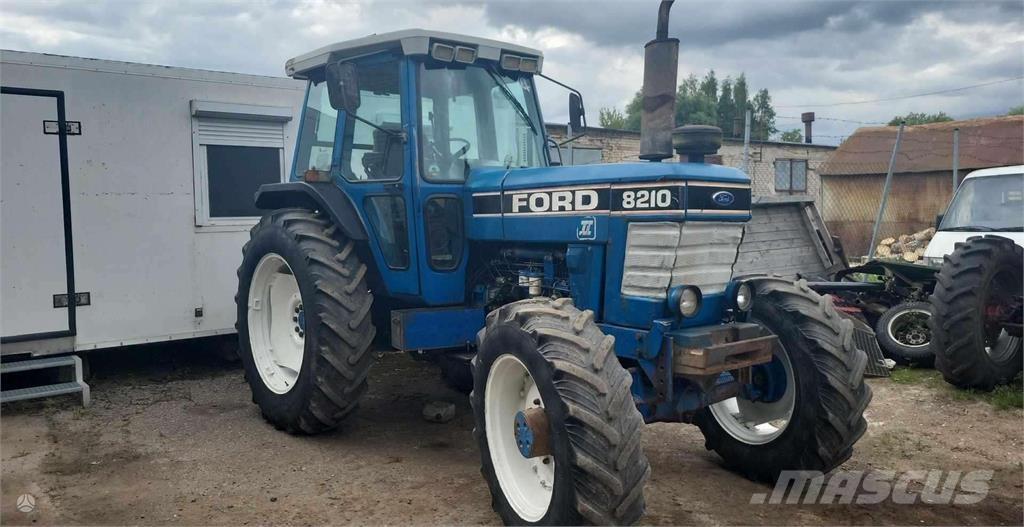 Ford 8210 Traktorji
