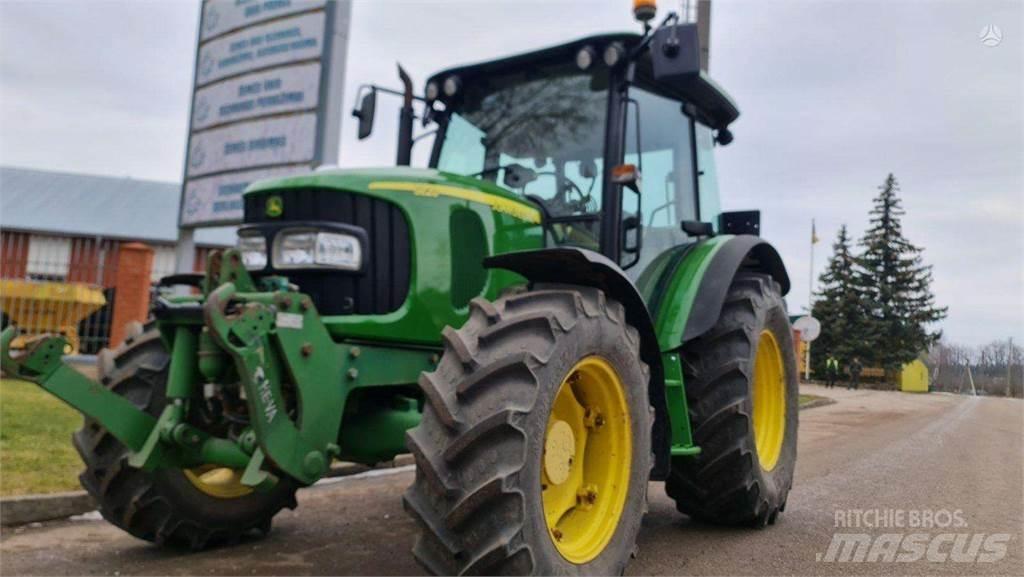John Deere 5820 Traktorji