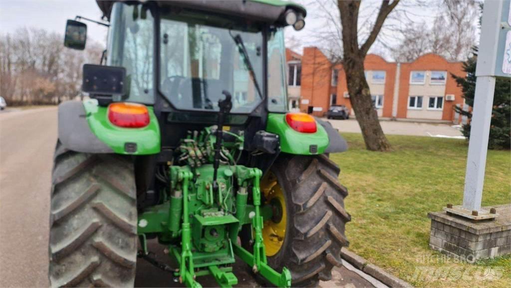John Deere 5820 Traktorji