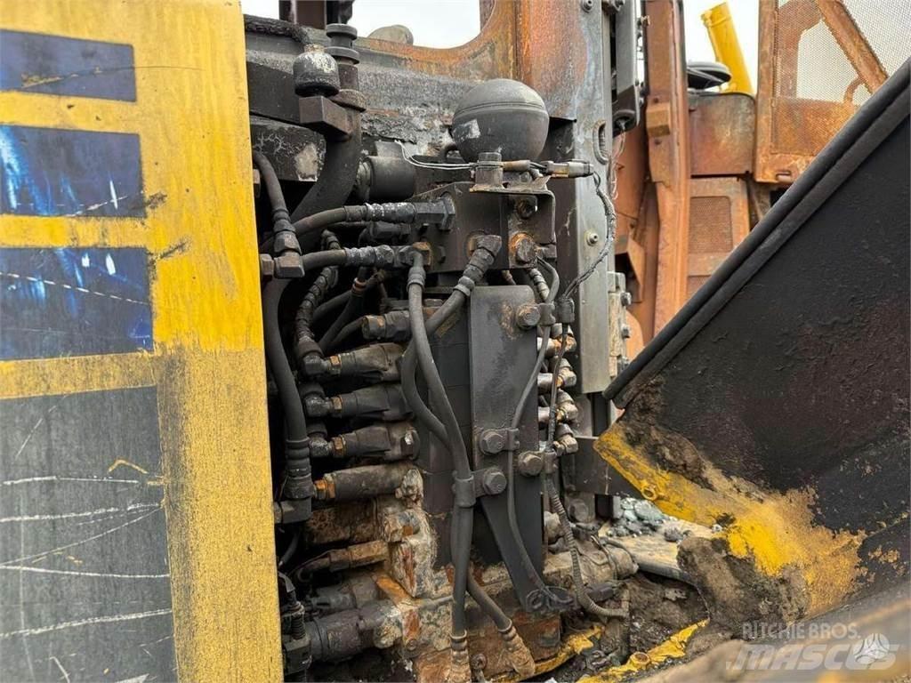 Komatsu D65WX-18 Buldožerji goseničarji