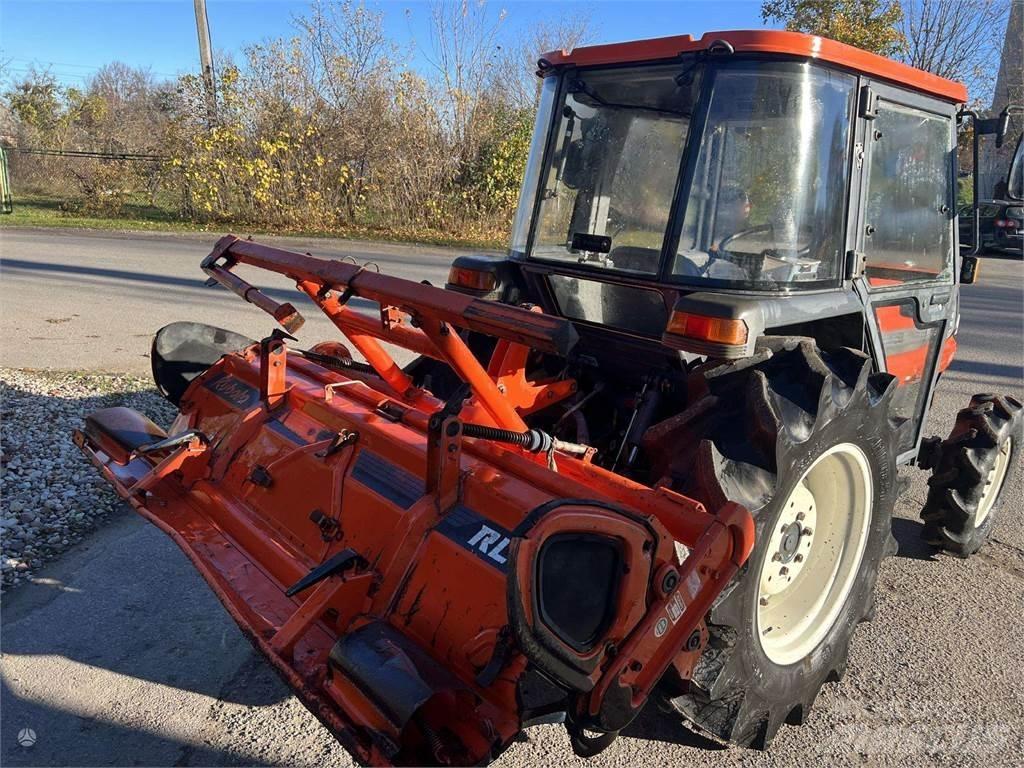 Kubota GL320 Traktorji