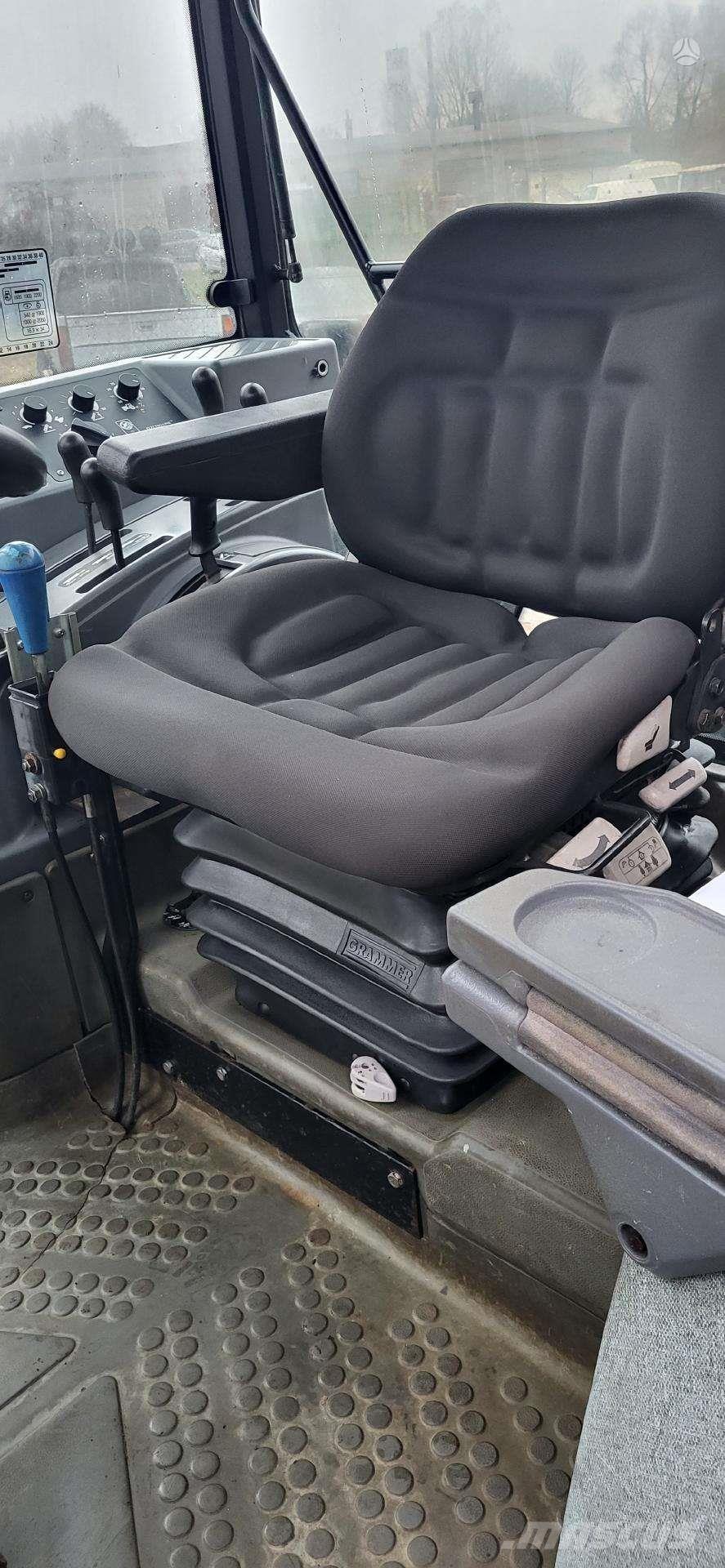 New Holland 7740 Traktorji