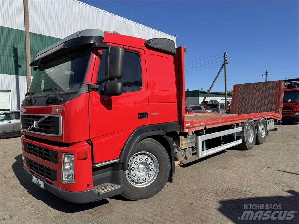 Volvo FM 9 Tovornjaki s kesonom/platojem