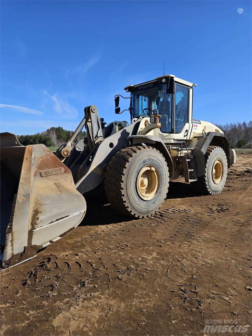 Volvo L120G Kolesni nakladalci