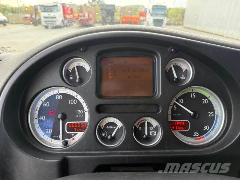 DAF LF45 220 Tovornjaki s ponjavo