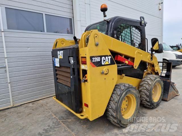 CAT 226D Skid steer mini nakladalci