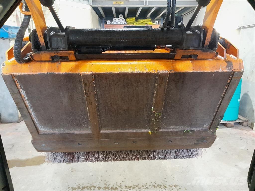 CAT 226D Kolesni nakladalci