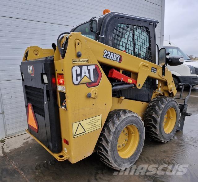 CAT 226D3 Skid steer mini nakladalci