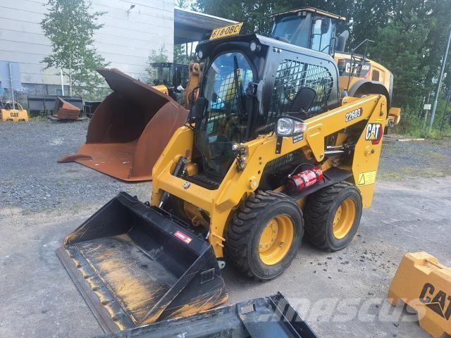 CAT 226D3 Kolesni nakladalci