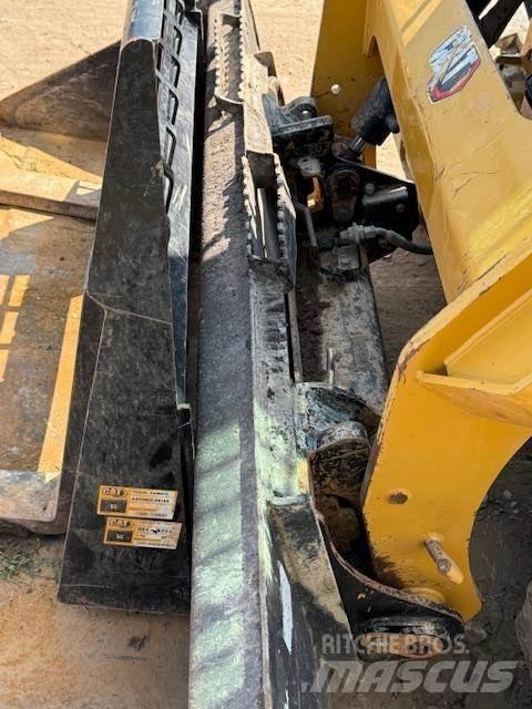 CAT 259D3 Skid steer mini nakladalci
