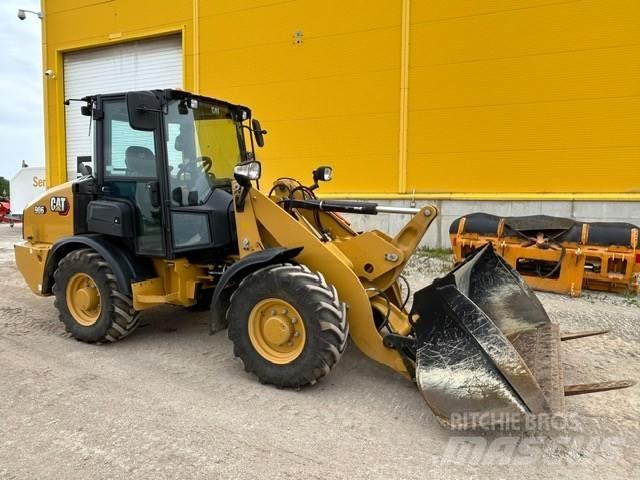 CAT 906-14 Kolesni nakladalci