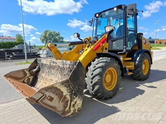 CAT 908 Kolesni nakladalci