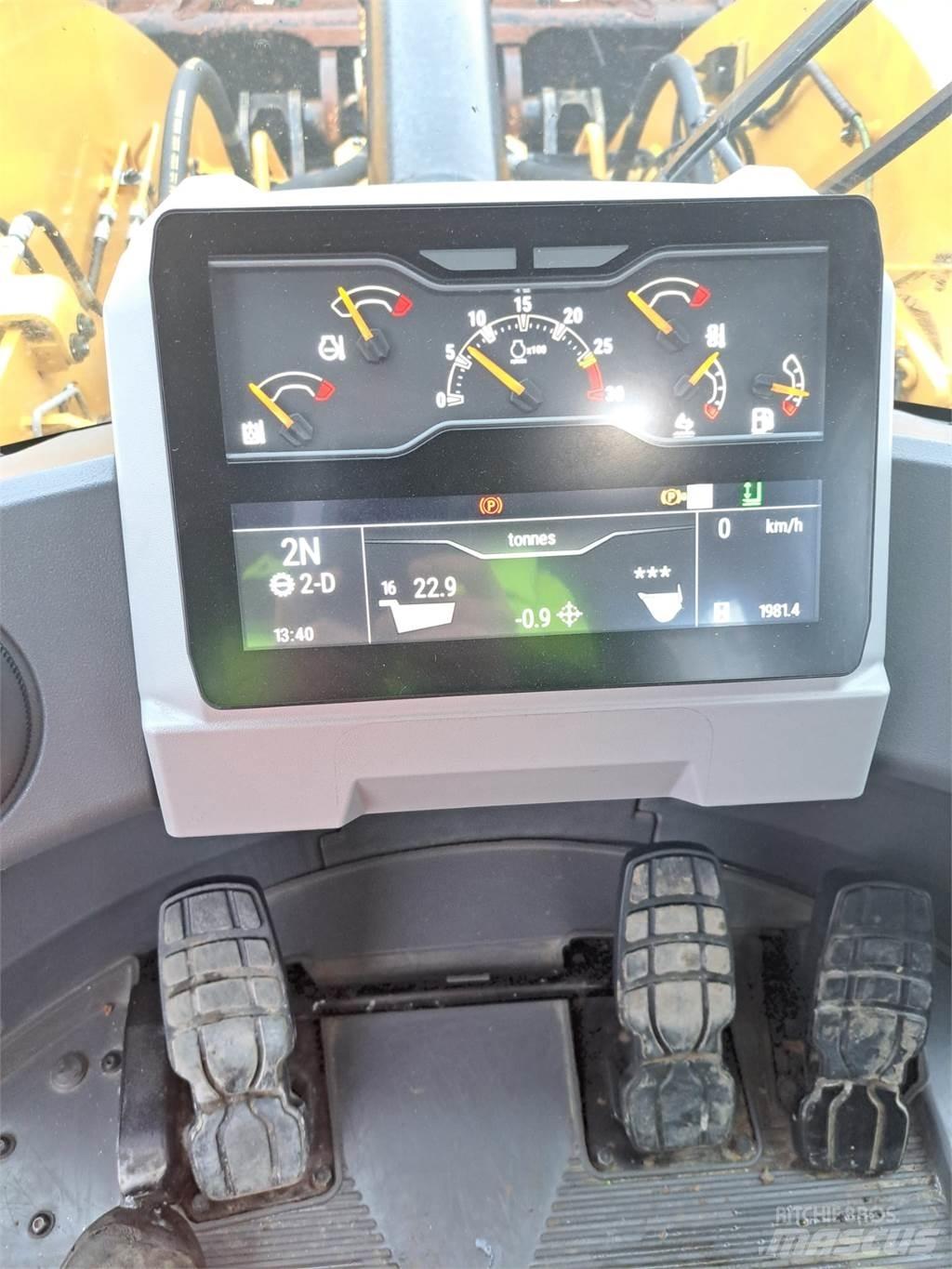 CAT 962 Kolesni nakladalci