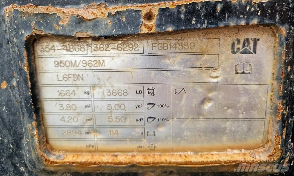 CAT 962M Kolesni nakladalci