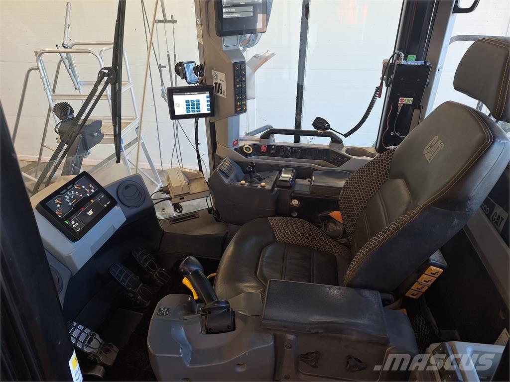 CAT 980 Kolesni nakladalci