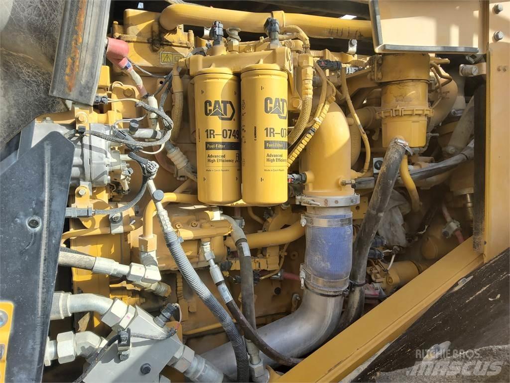 CAT 982M Kolesni nakladalci