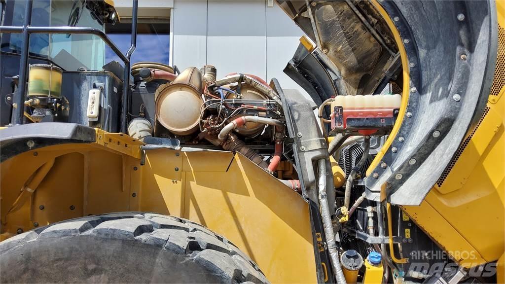 CAT 982M Kolesni nakladalci