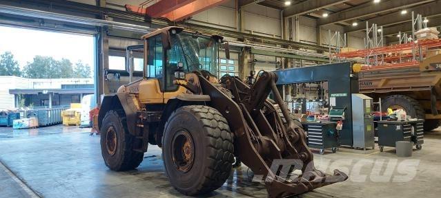 Volvo L120F Kolesni nakladalci
