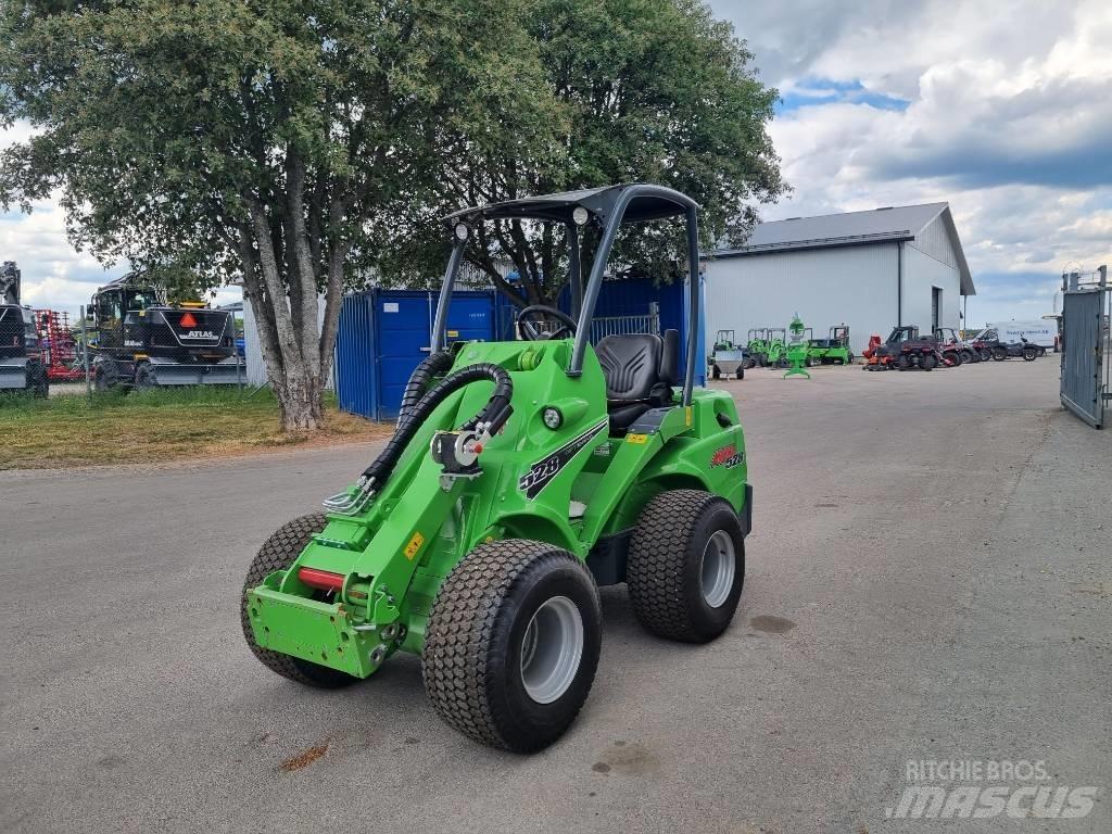 Avant 528 Skid steer mini nakladalci