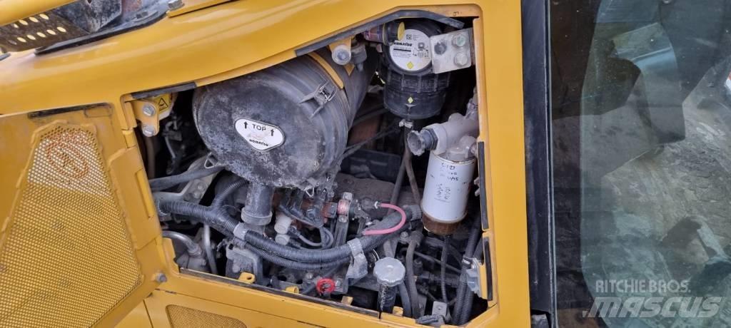 Komatsu D 61 PXI-24 Buldožerji goseničarji