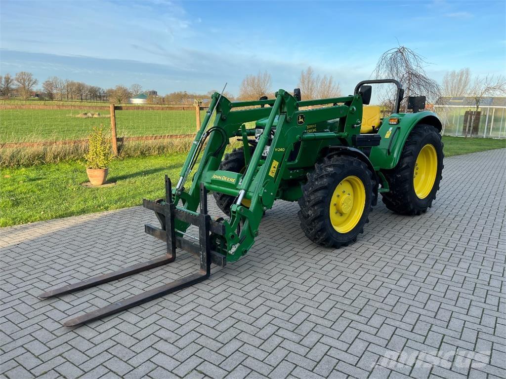 John Deere 5050E Traktorji