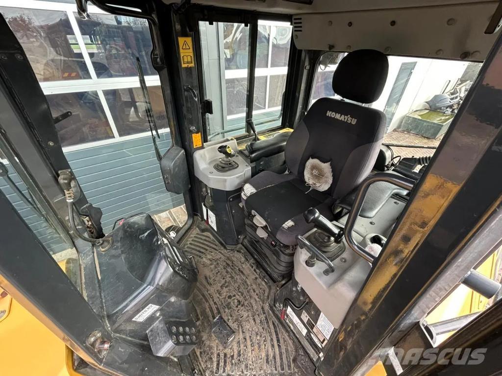 Komatsu D61PX-23 Buldožerji goseničarji